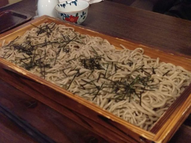 二八蕎麦 三人前 のりを180円でトッピングして_そば処 紅山水 紅の蔵