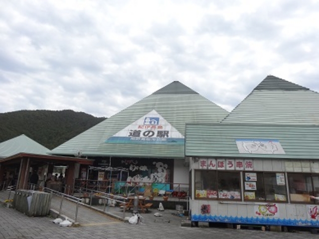 「まんぼう」の串焼きがあります_道の駅 紀伊長島マンボウ
