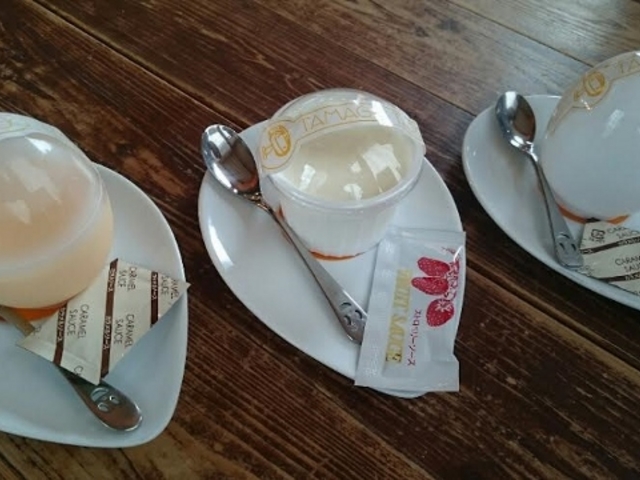スイーツセットのプリン。3人で3種類を食べ比べ。_うぶこっこ家