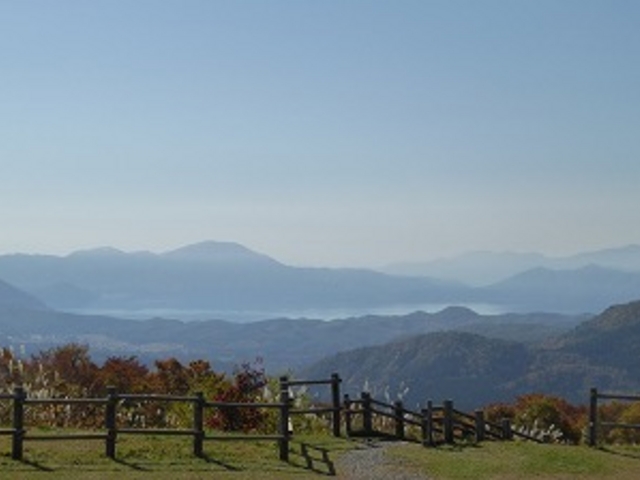 秋田県・アルパこまくさ・自然ふれあい温泉館・露天風呂から見た田沢湖_アルパこまくさ