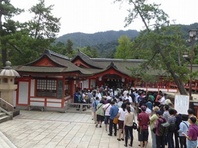 広島県安芸の宮島(厳島神社入り口)_宮島