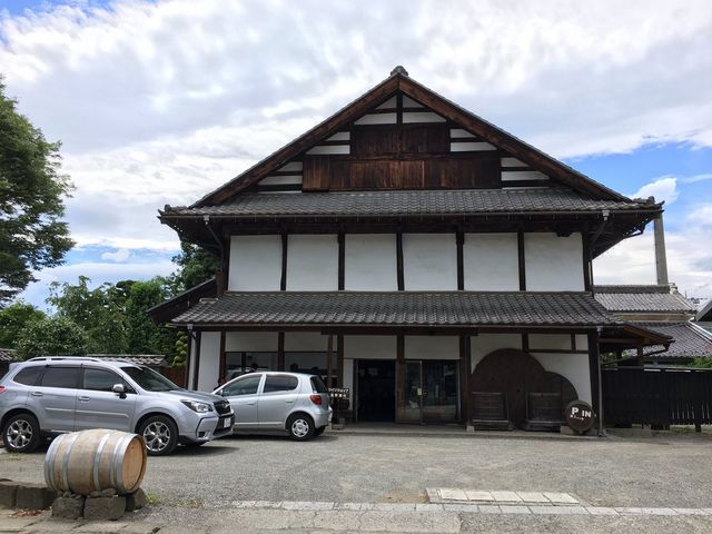 妻側が店舗_甲斐ワイナリー
