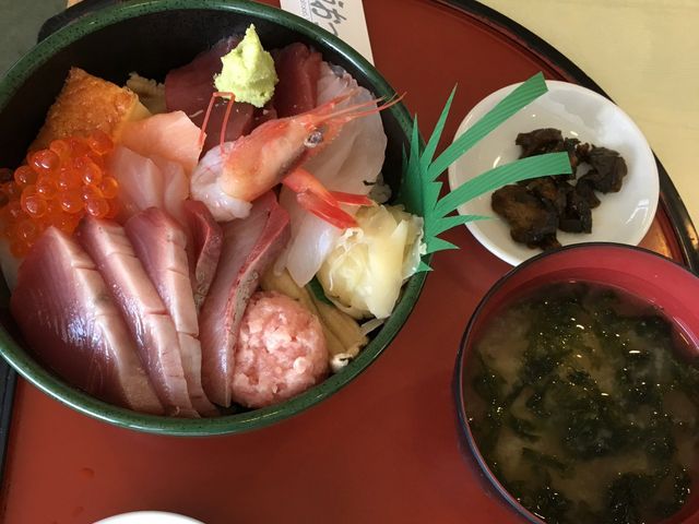 海鮮丼_シーフードレストラン うおっせ