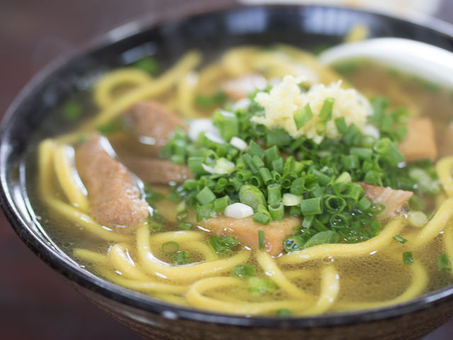 黄色い麺が特色_のりば食堂