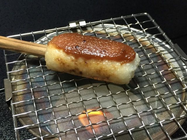 きりたんぽの網焼き_料亭稲穂