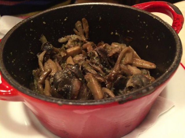 パリのワイン食堂