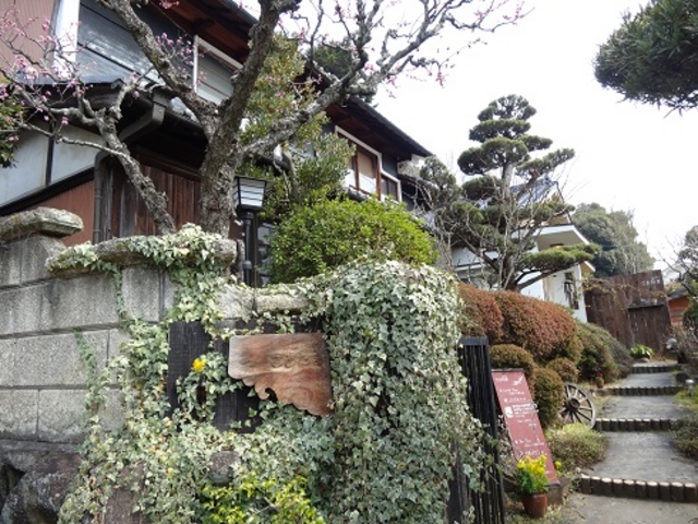 外観は普通の住宅_cafe ことだま