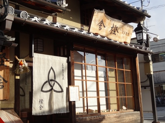 「ならまち」らしい店構え_樫舎