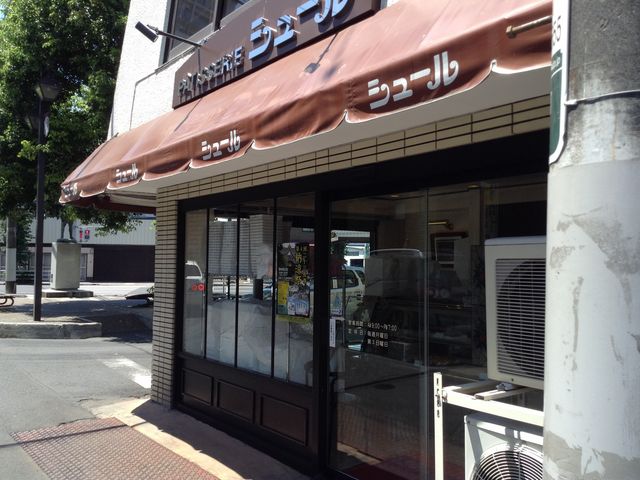 裏には駐車場もあります。_シュール洋菓子店