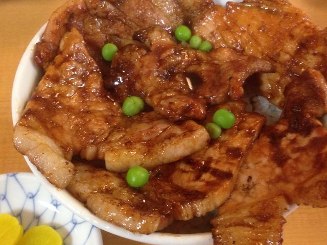 お肉でごはんがまったく見えません。_ぱんちょう