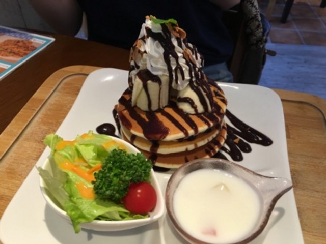 チョコバナナパンケーキ_cafe・shop colony