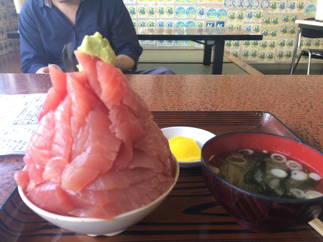 こんなマグロ丼は初めて!_鶴亀屋食堂