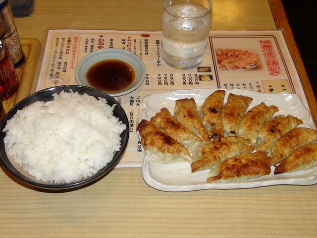 円盤餃子半皿11個とライス_餃子 照井