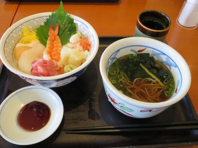 海鮮丼と蕎麦セット_和食さと 浜松西インター店