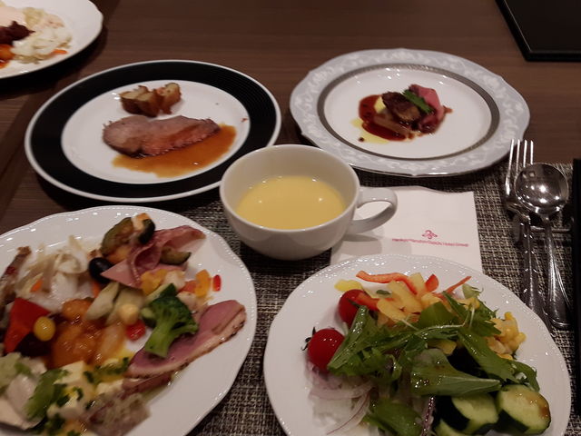 まだまだ他にも色々なメニューがあります_第一ホテル東京 世界バイキング エトワール