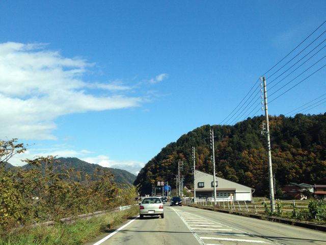 超すいていますよ_せせらぎ街道の紅葉