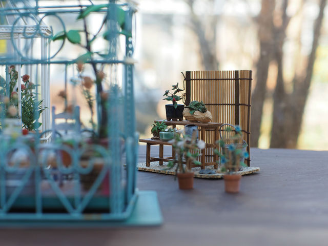 よく見ると鉢植えがピーナツだったりする遊び心が楽しい_箱根ドールハウス美術館