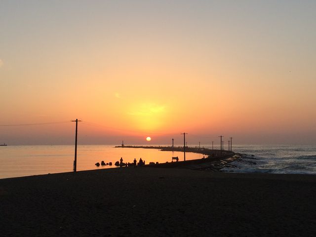 波と夕日_三国サンセットビーチ