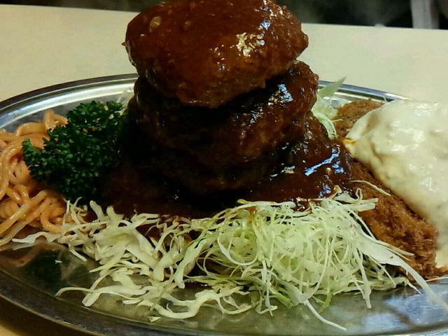 タワーハンバーグ_キッチン ブルドック