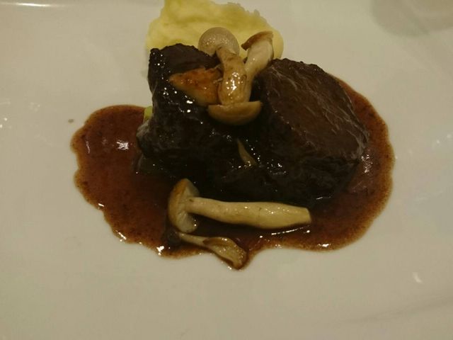 牛ほほ肉の赤ワイン煮_フレンチカフェノエル