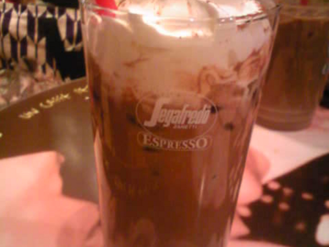 生クリーム絞った_セガフレード・ザネッティ 渋谷店