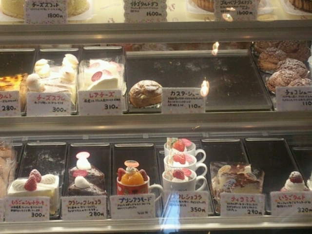 ケーキなど_ポワソン・ダブリール