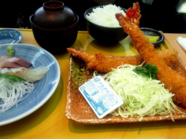 刺身もうまい!_まるは食堂 中部国際空港店