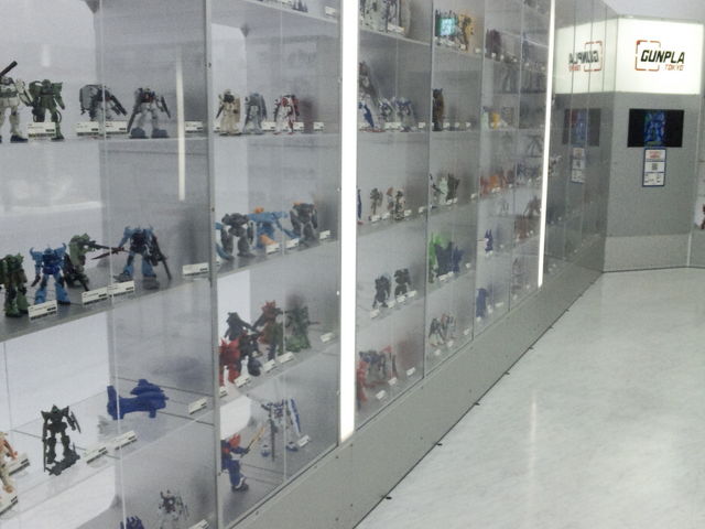 ガンプラずら〜っと展示_ガンダムベース東京