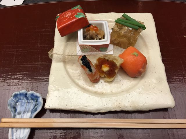 前菜です。盛りつけや器も美しいです。_四季料理 右京