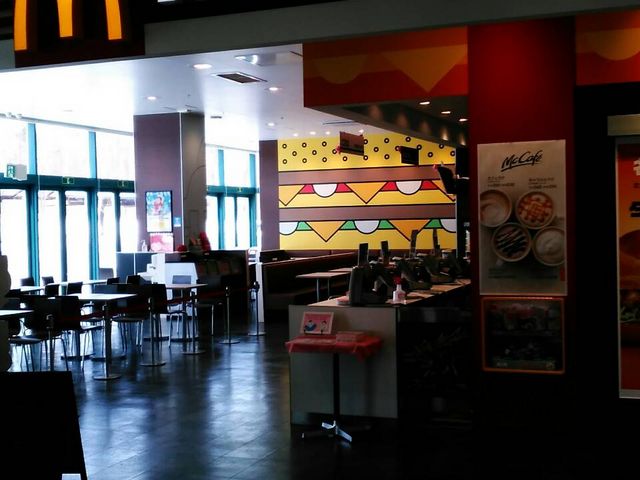 店内_マクドナルド イオン札幌平岡ショッピングセンター店