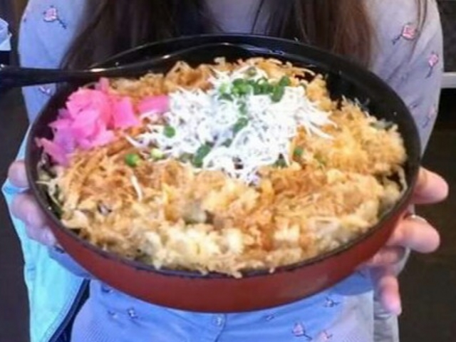 ボリューム満点のかき揚げ丼_しらす問屋・とびっちょ・本店