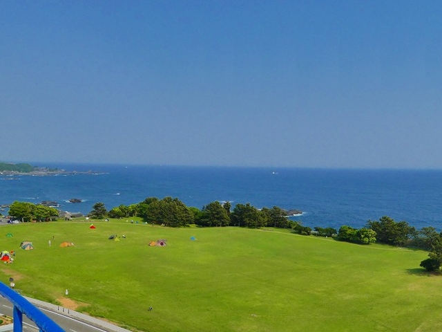 和歌山県・串本町・潮岬タワー 屋上展望台から見える潮岬キャンプ場_潮岬観光タワー