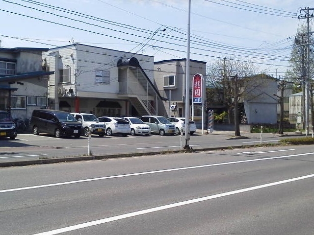 外観。駐車場は満杯でした。_龍園