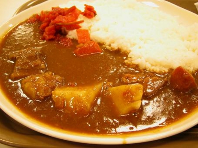 フードコートにてカレーライス_一口茶屋 大曲ジョイフルエーケー店