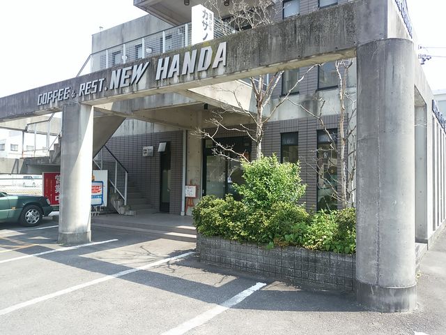 交差点の角にあります_ニューハンダ