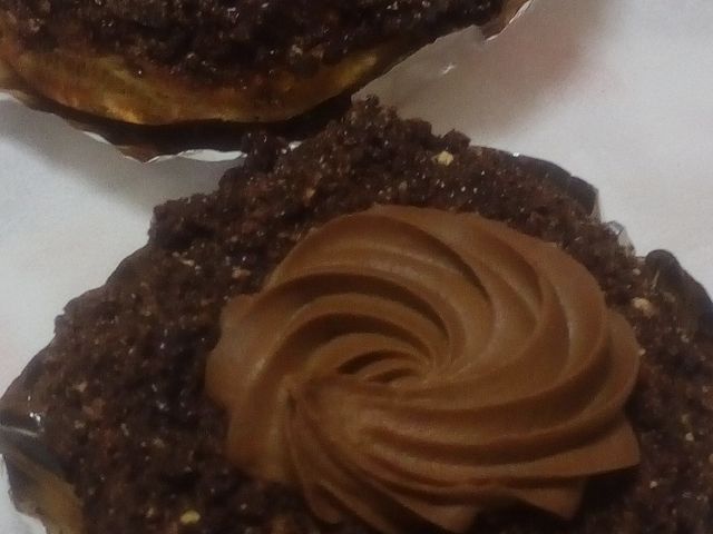 シュークリーム(チョコ)_シェフ ナカギリ