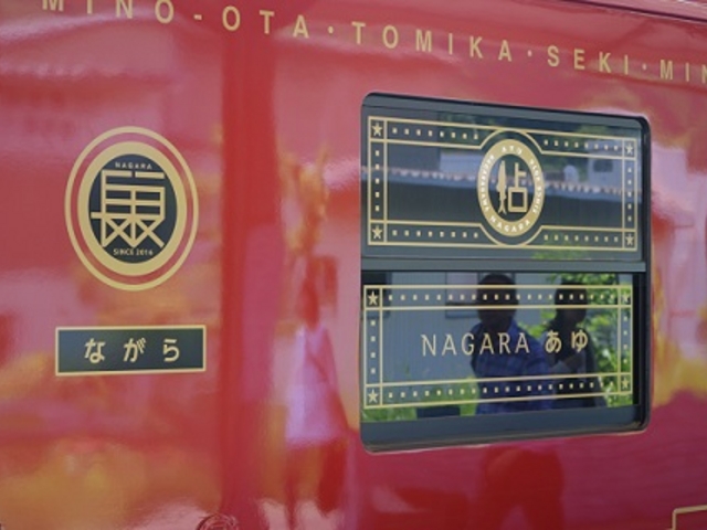 まだ新しい車体。デザインがステキです!_長良川鉄道株式会社