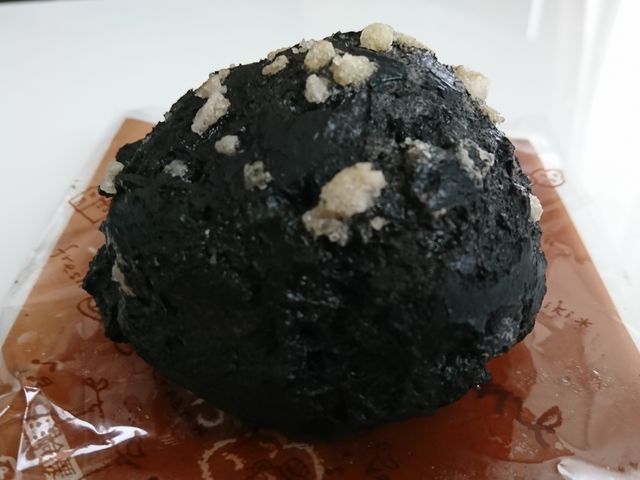 竹炭シュー_パティスリー マ−サ