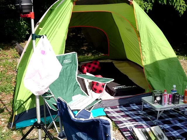 テントの中にマットを敷くと充分熟睡できます_若杉楽園キャンプ場