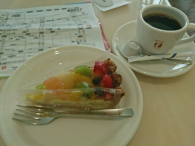 フルーツタルトとコーヒーのセットを頂きまし
タルトはサクサクで美味しかったです_ペイストリー スナッフルス 若松店