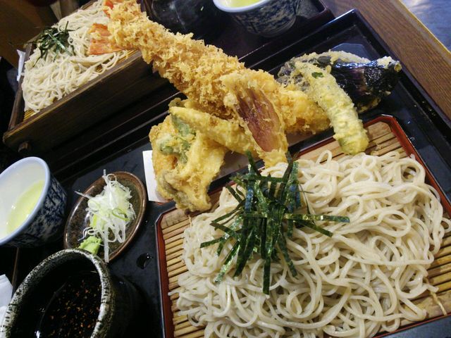 天せいろ
ボリュームもあるが女性でも食べきれます。_深生そば