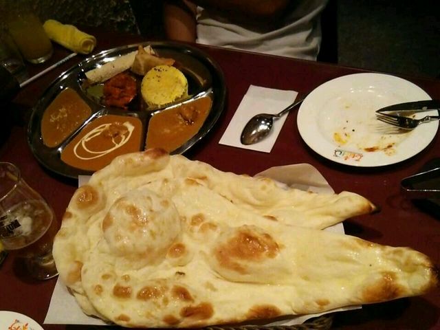 大きいナン_神戸インド料理・インドカレー アールティー(aarti) 新長田店