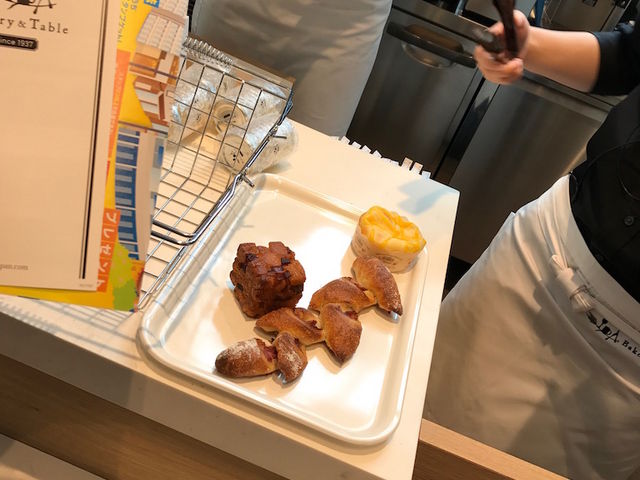 Bakery&Table レジで好きなパンを持ち帰り_ラスカ熱海