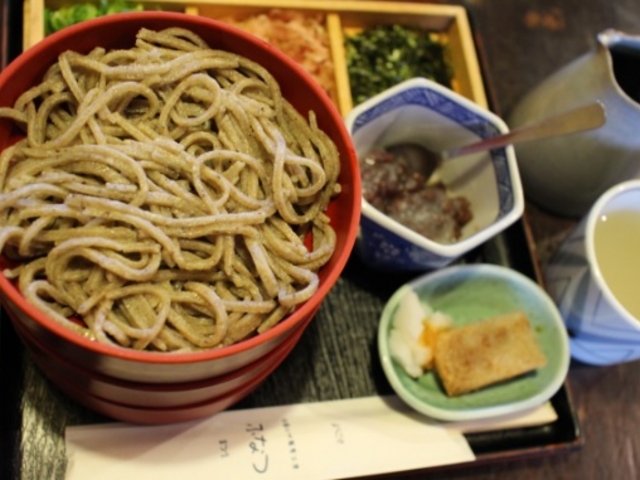 3枚重ねになっていて味変しながらいただきました_ふなつ