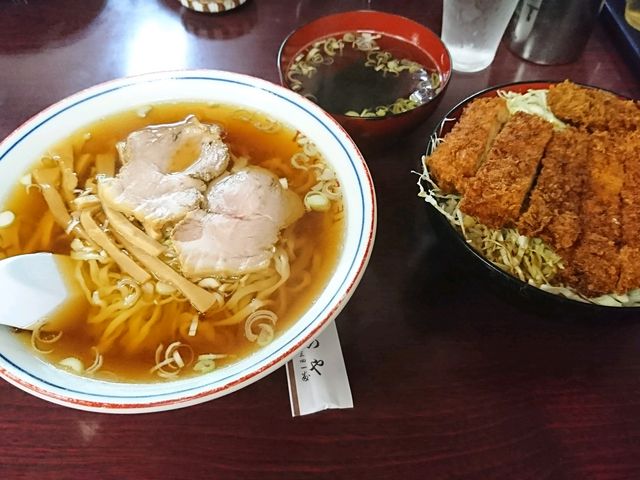 お腹いっぱい_よしのや食堂