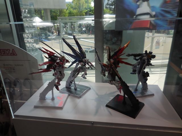 店内のプラモデル_ガンダムカフェ・ダイバーシティ東京プラザ店