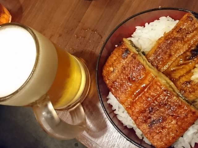 ビール250円、鰻丼ダブル1000円(ご飯大盛り無料)_名代 宇奈とと 上野店