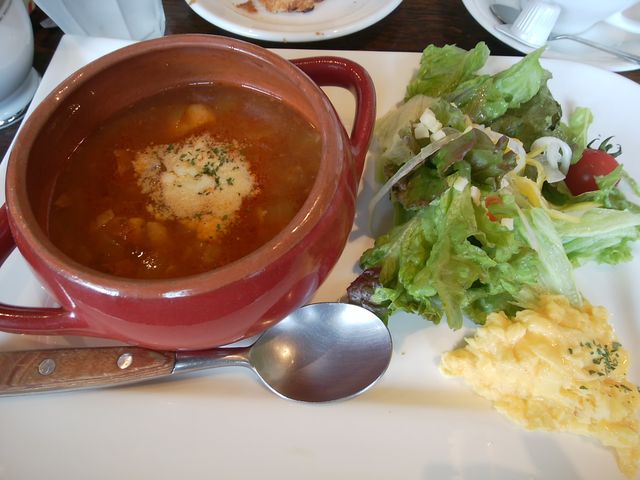 パンに合うプレートで、しっかりパンを楽しめるよう考えられているなと感じました。_Heart Bread ANTIQUE 札幌南郷通店