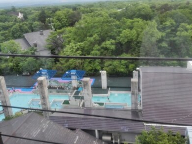 上から撮りました。水着エリアの屋外プールです_ホテル サンバレー那須 アクア・ヴィーナス