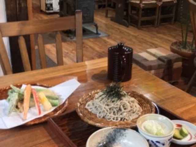 野菜天は塩が振られて出てきます_なめとこ山庵